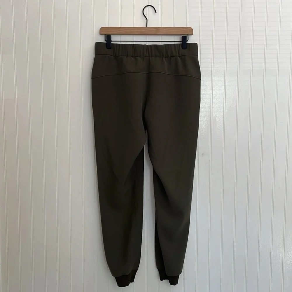 LULULEMON On the Fly Jogger in Dark Olive Size 6